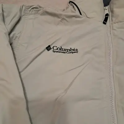 Chaqueta Columbia beige con logo bordado - miniatura 2