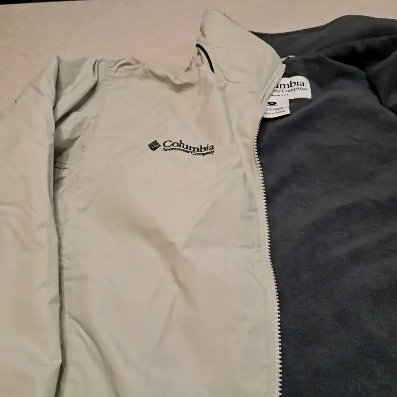 Chaqueta Columbia beige con logo bordado - 6