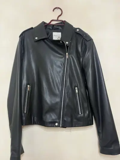 Chaqueta de cuero negra estilo biker - miniatura 1