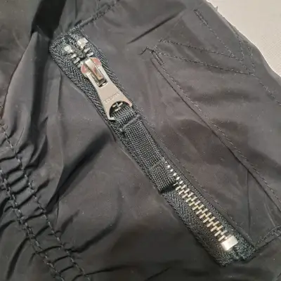 Chaqueta bomber negra Bershka mujer - miniatura 6