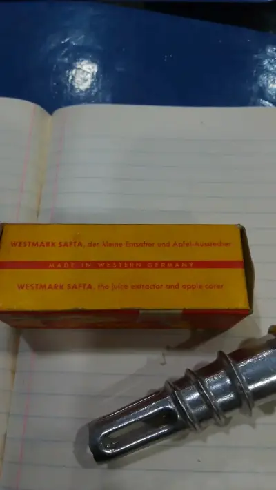 Exprimidor manual de acero inoxidable Westmark - miniatura 3