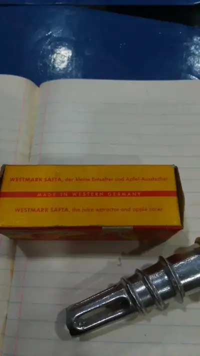 Exprimidor manual de acero inoxidable Westmark - miniatura 4