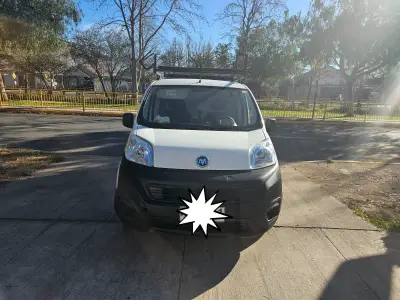 Camioneta RAM 700 blanca en buen estado - miniatura 4