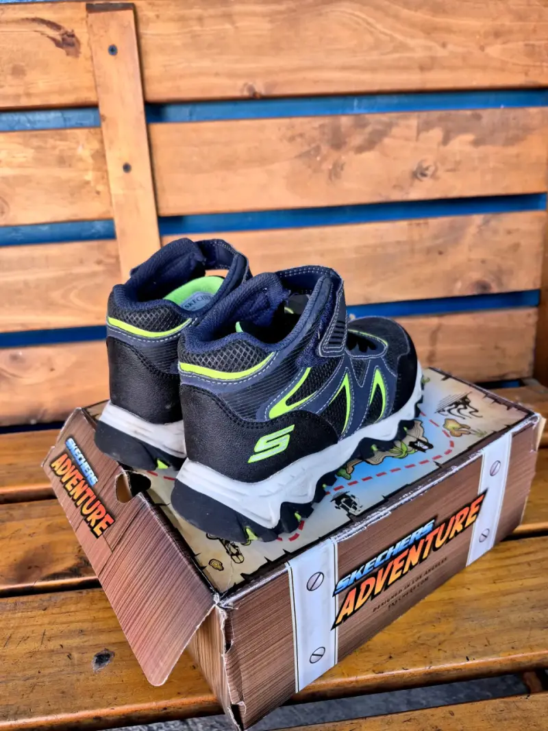 Zapatillas Skechers Adventure para niño talla: 29 - 2