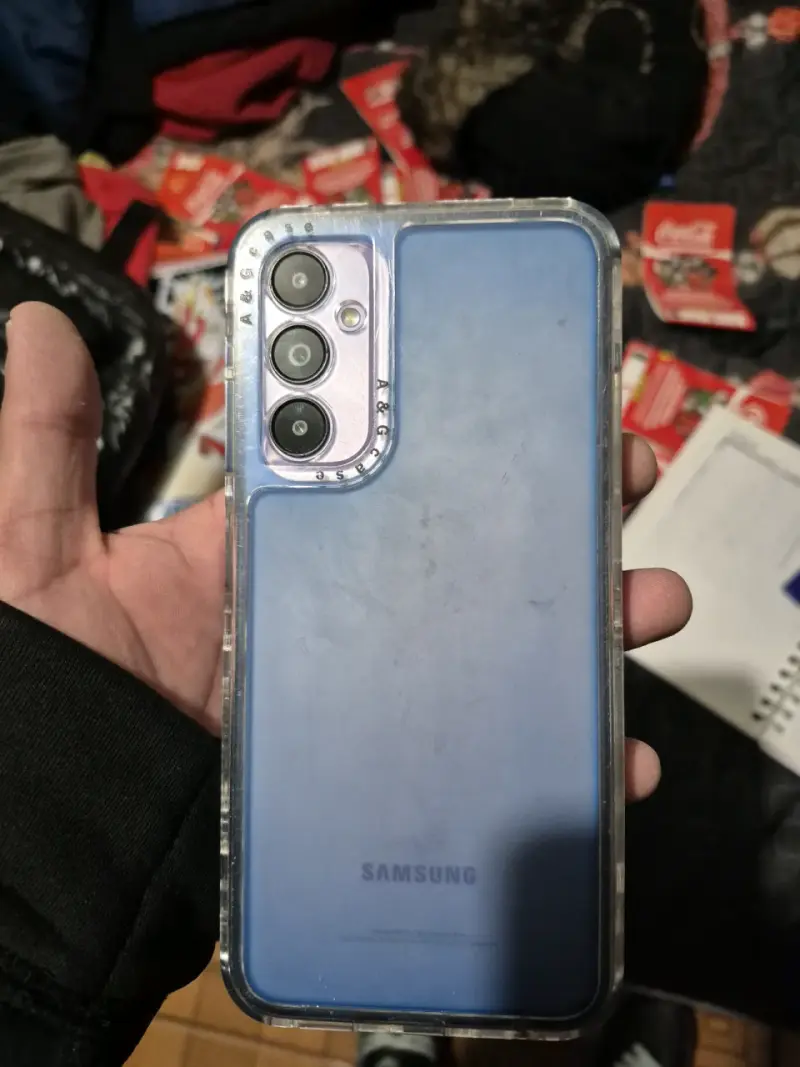 Smartphone con funda transparente - 3