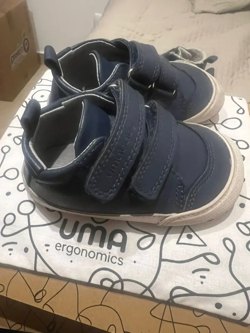 Zapatilla azul talla 4 marca UMA ergonomics - 2