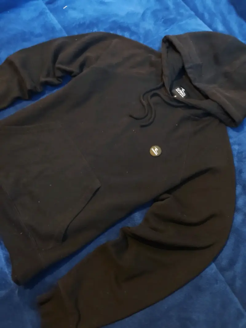 Polerón negro con capucha basico - 2