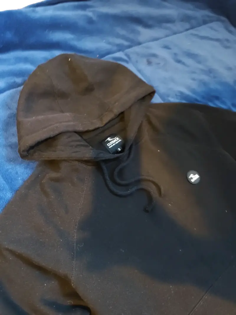Polerón negro con capucha basico - 3