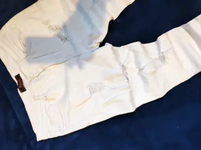 Jeans blancos rasgados para hombre - miniatura 3
