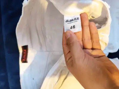 Jeans blancos rasgados para hombre - miniatura 4