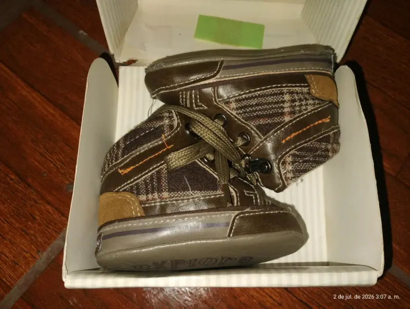 Zapatos de bebé marrones con cordones - 2