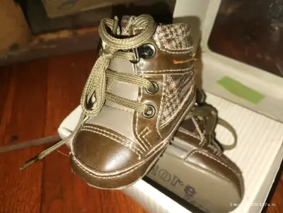 Zapatos de bebé marrones con cordones - miniatura 3