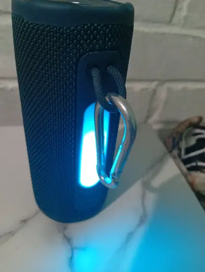 Parlante portátil JBL resistente al agua - miniatura 3