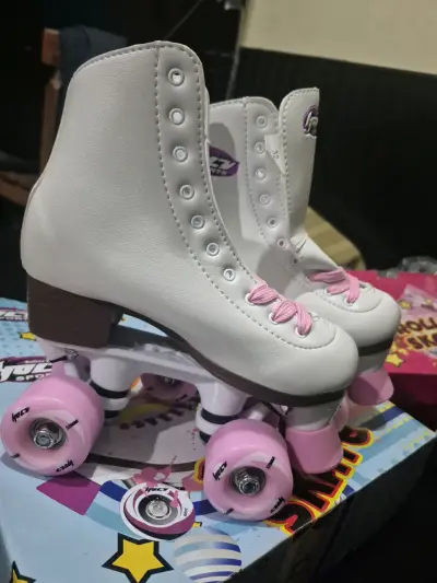 Patines de cuatro ruedas blancos con rosa - miniatura 2