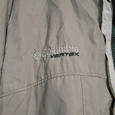 Chaqueta impermeable Columbia beige con capucha - miniatura 3