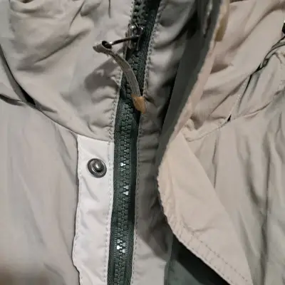 Chaqueta impermeable Columbia beige con capucha - miniatura 4