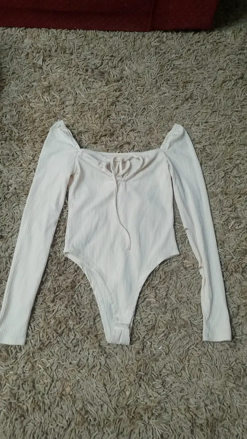 Body blanco de manga larga elegante