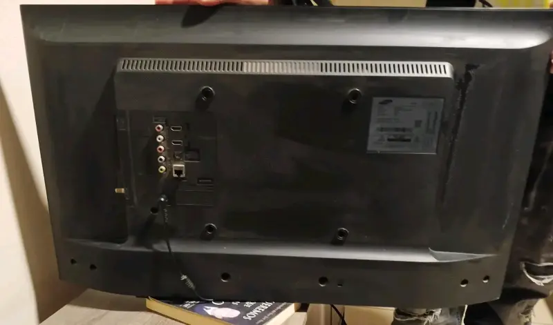Televisor LED Samsung 32 pulgadas - 3