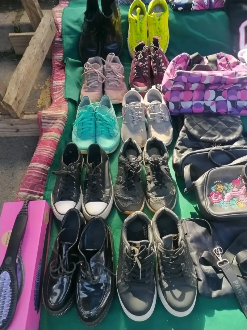 Lote de zapatillas y zapatos variados