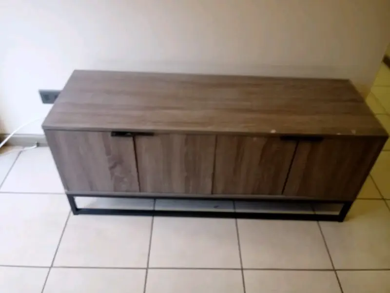 Mueble de TV moderno de madera - 1