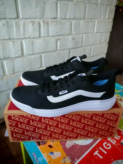 Zapatillas Vans negras 28 cm nuevas - miniatura 1