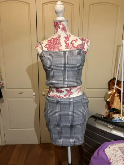 Conjunto de top y falda a cuadros - miniatura 2
