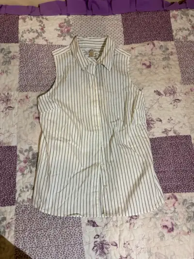 Blusa sin mangas a rayas blancas y negras - miniatura 1