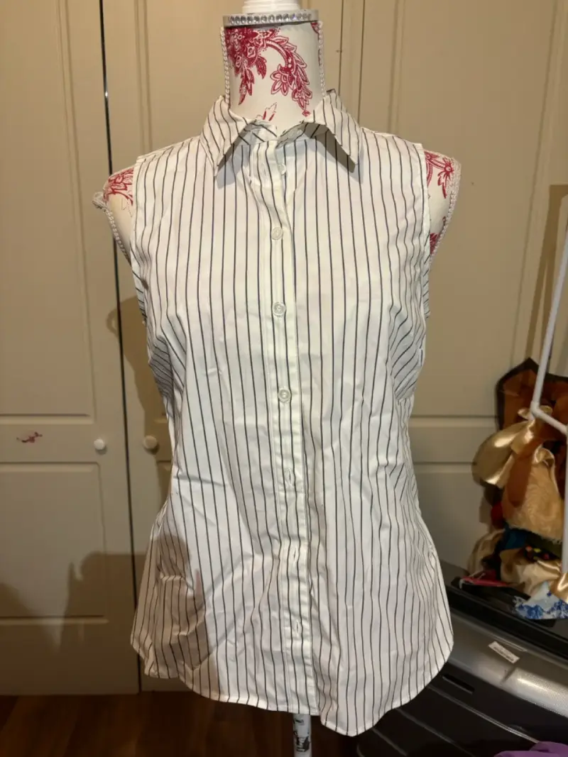 Blusa sin mangas a rayas blancas y negras - 2
