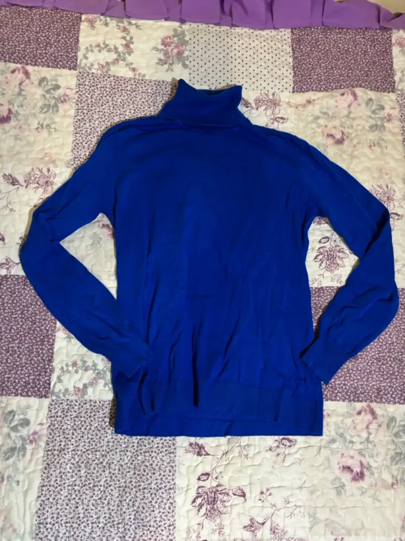 Suéter azul de cuello alto para mujer - 2