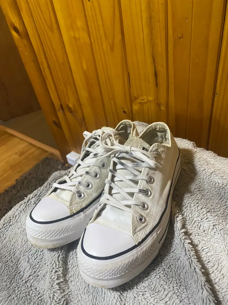 Zapatillas blancas de lona estilo casual - 1