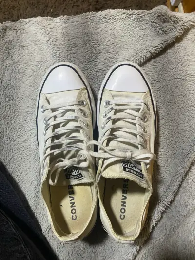 Zapatillas blancas de lona estilo casual - miniatura 2