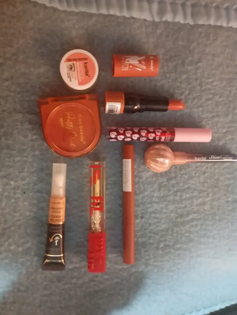 Set de maquillaje Kiss Beauty con polvo y iluminador - 6