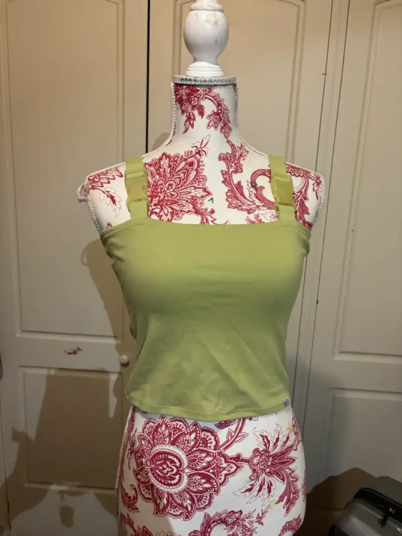 Top verde oliva sin mangas para mujer - 1