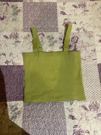 Top verde oliva sin mangas para mujer - miniatura 2