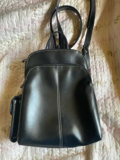 Mochila de cuero negra elegante - miniatura 1