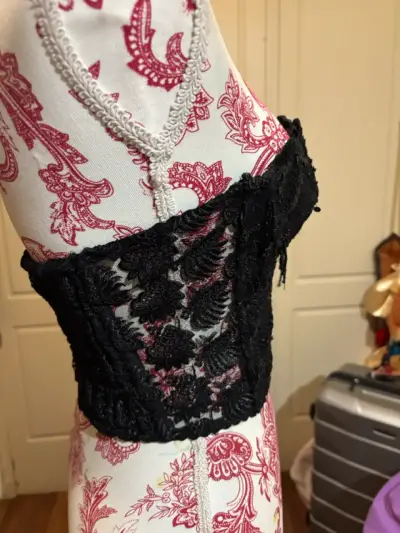 Corset negro de encaje elegante - miniatura 4