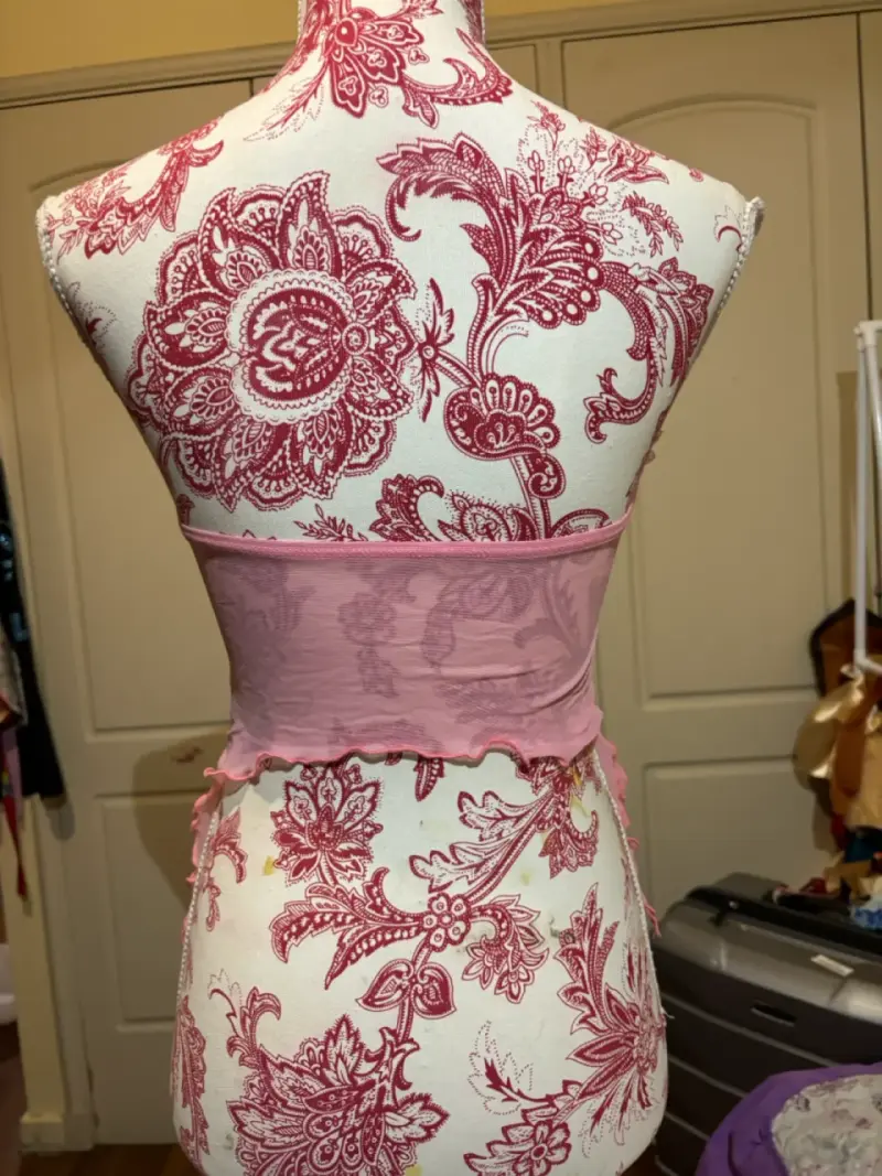 Top rosa con detalle floral SHEIN - 3