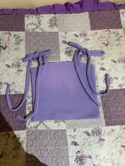 Top lila con tirantes ajustables - miniatura 1