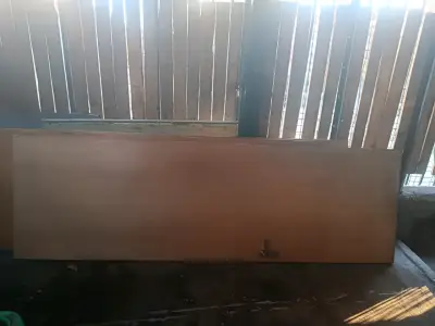 Puerta de madera con gancho - miniatura 1