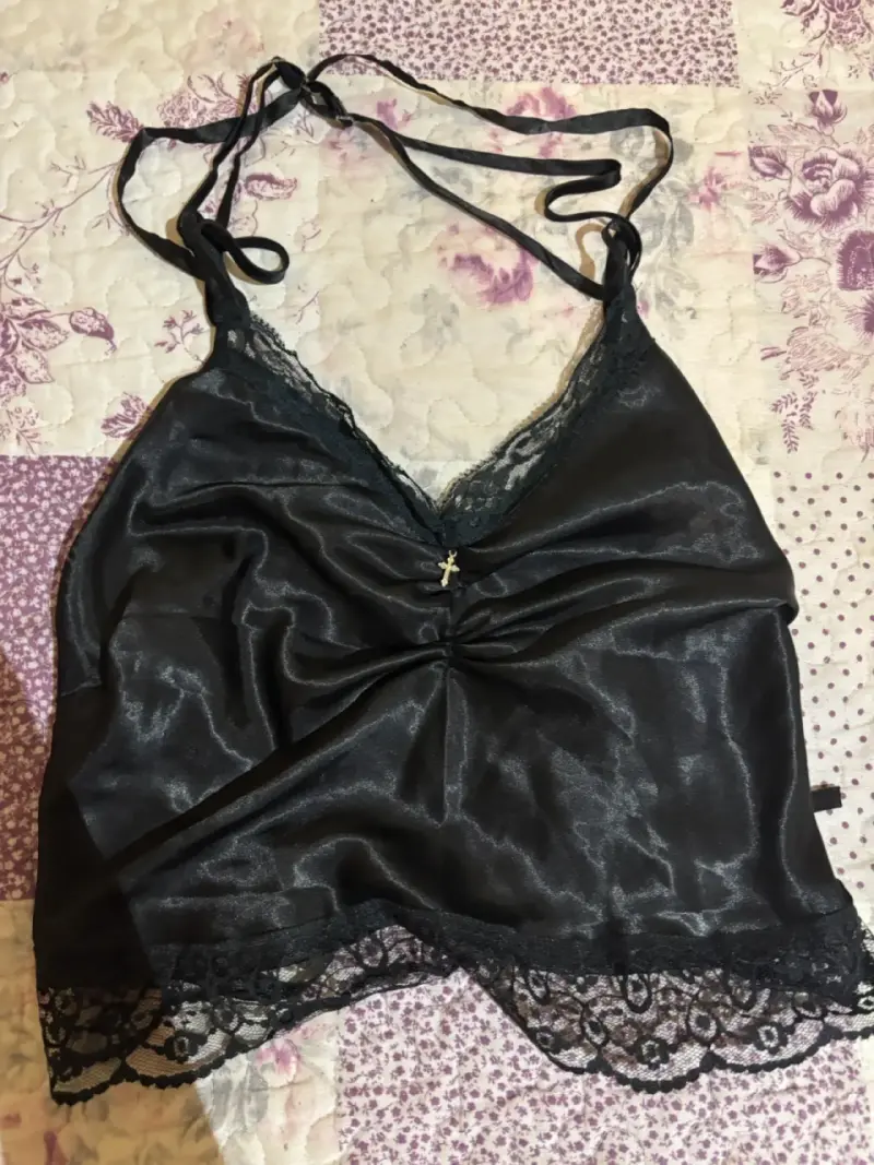Top de encaje negro con tirantes - 2