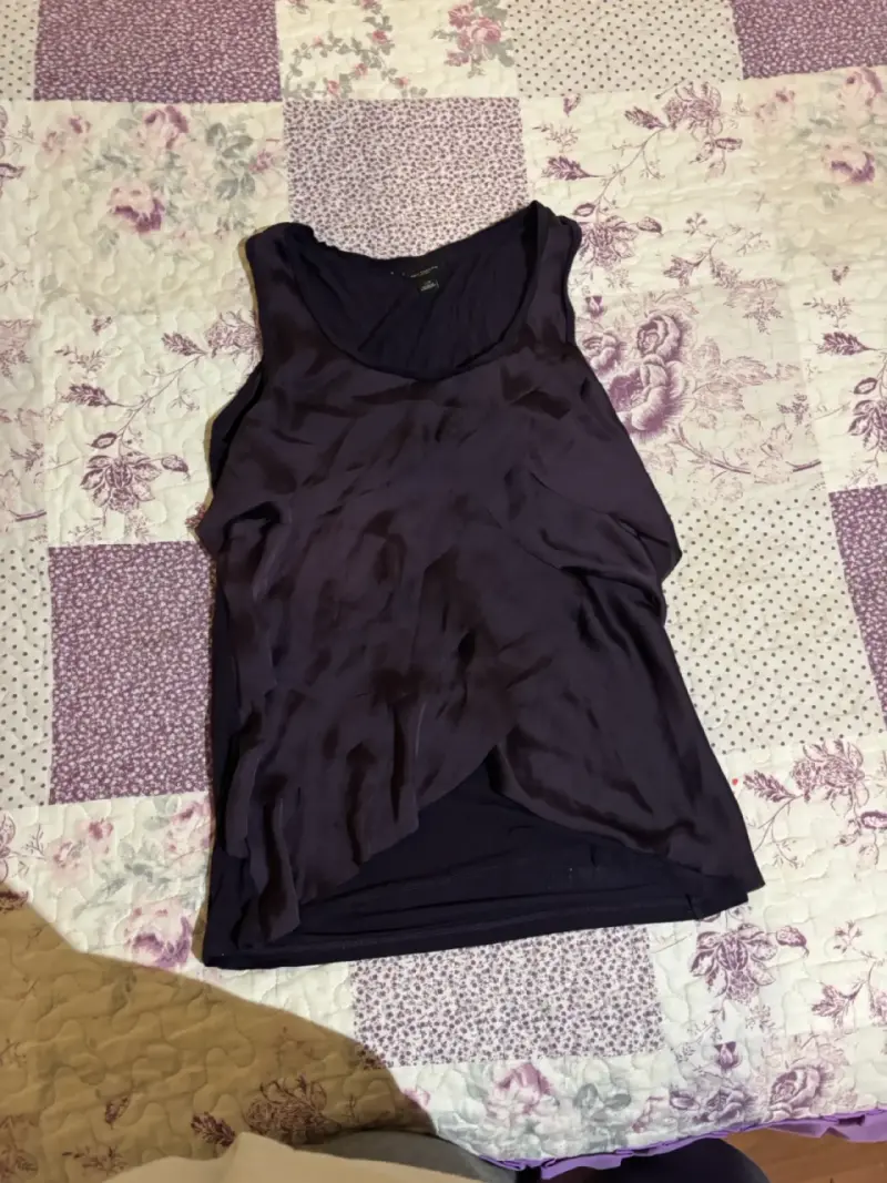 Blusa sin mangas negra elegante - 1