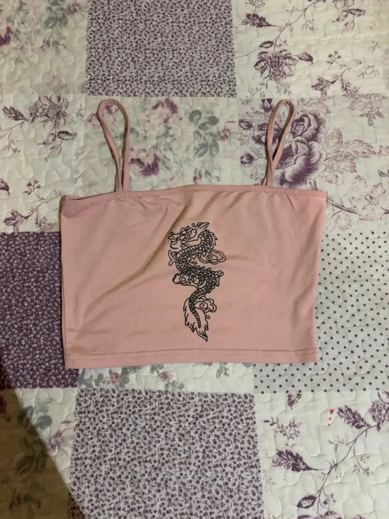 Top rosado con diseño de dragón - 1