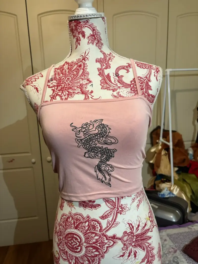 Top rosado con diseño de dragón - 2
