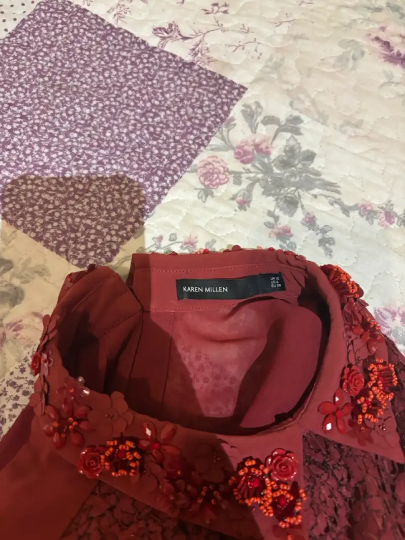 Blusa sin mangas de encaje rojo con cuello bordado - 4