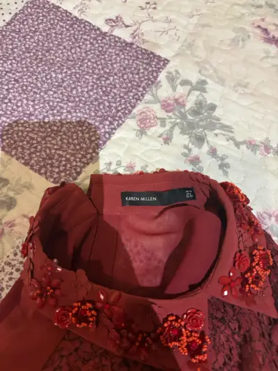 Blusa sin mangas de encaje rojo con cuello bordado - miniatura 4