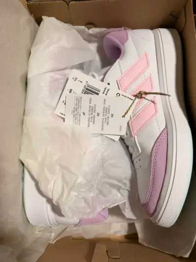 Zapatillas Adidas blancas y rosadas nuevas - miniatura 1
