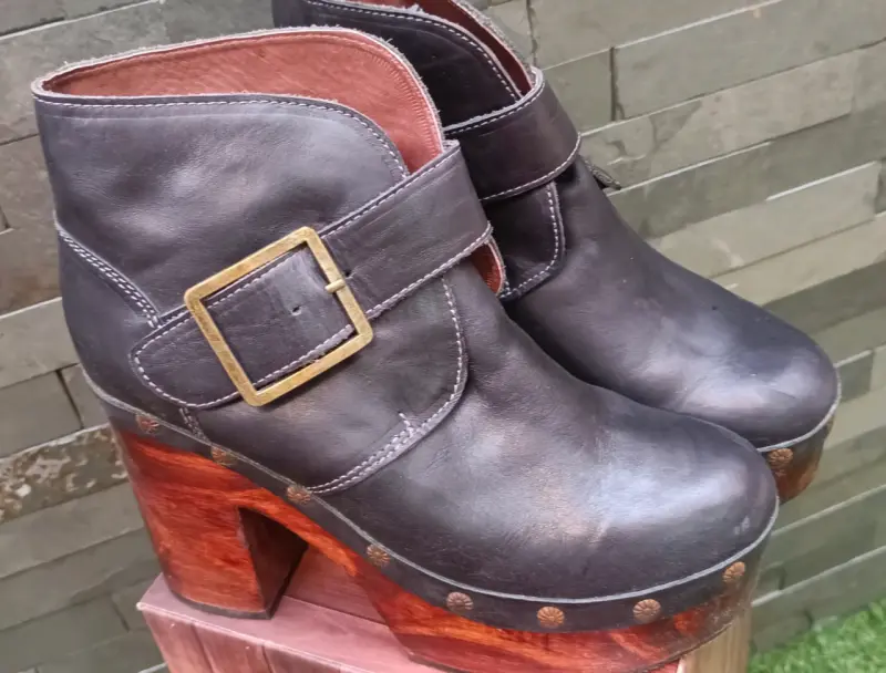 Botines de cuero con hebilla y plataforma - 1