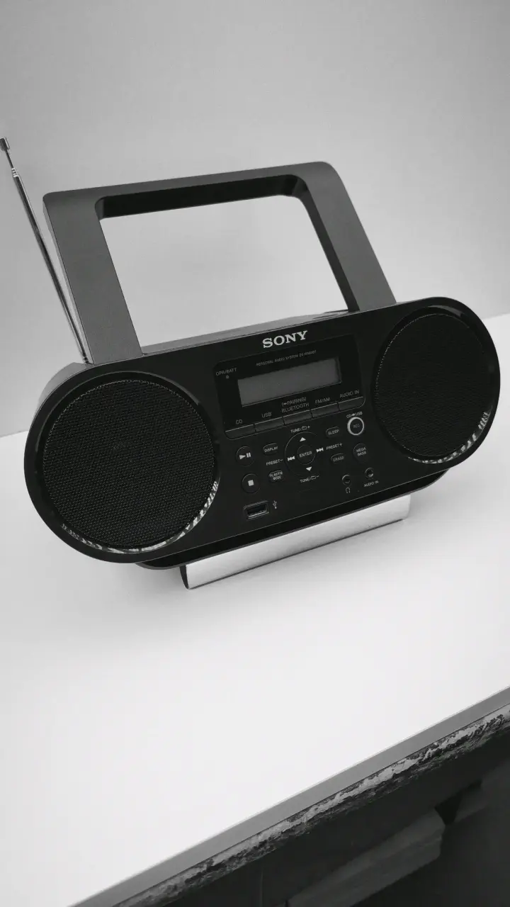 Radio portátil Sony con Bluetooth y CD - 4