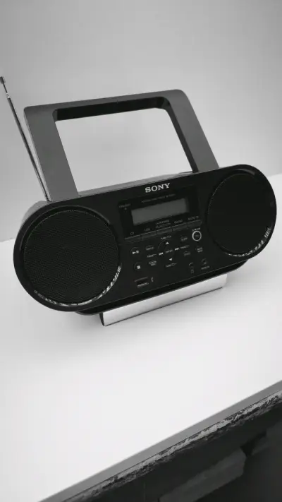 Radio portátil Sony con Bluetooth y CD - miniatura 4