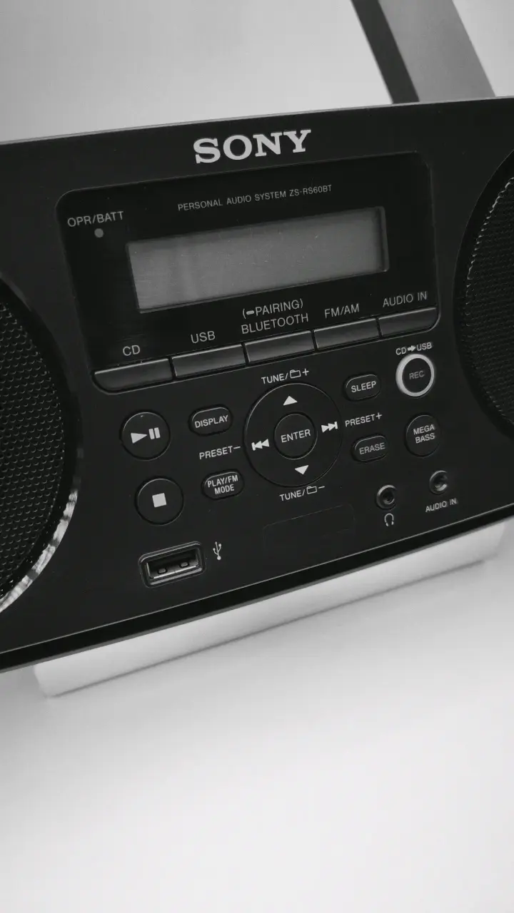 Radio portátil Sony con Bluetooth y CD - 5